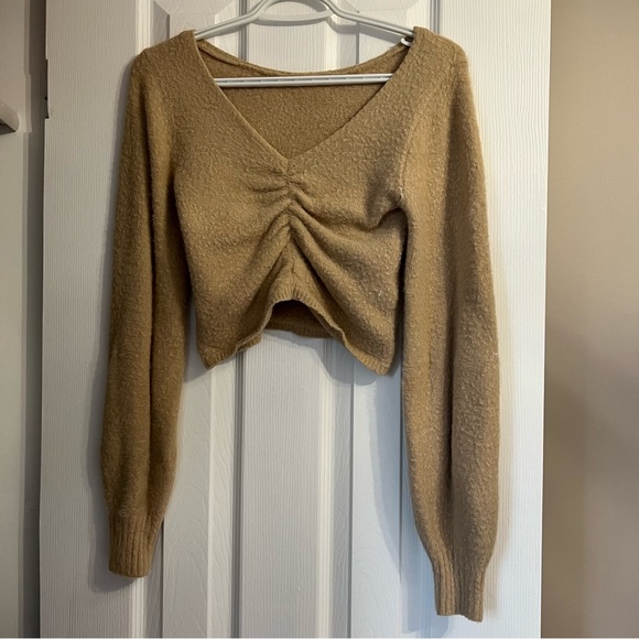 Hollister Beige Ruched Top - Picture 2 of 6